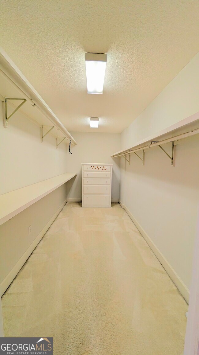 Building Photo - 2939 Rivercrest Dr