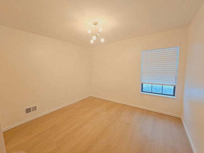 Building Photo - ? Stunning 3 Bedroom, 2 Bathroom Home! ?