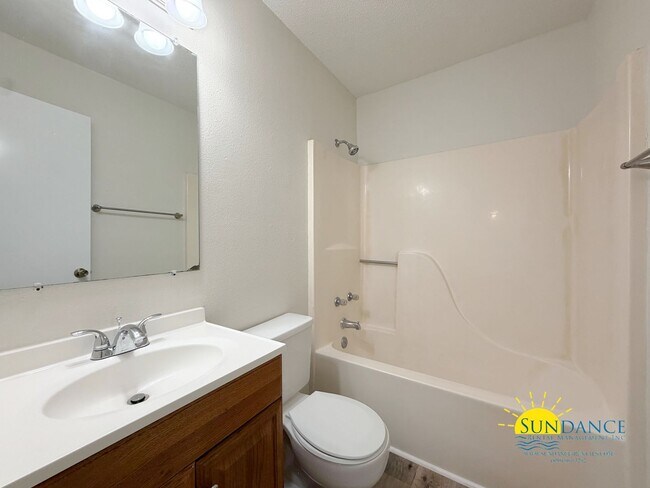 Building Photo - Nice 3 Bedroom Home Close to Eglin and Hurlburt Field AFB!