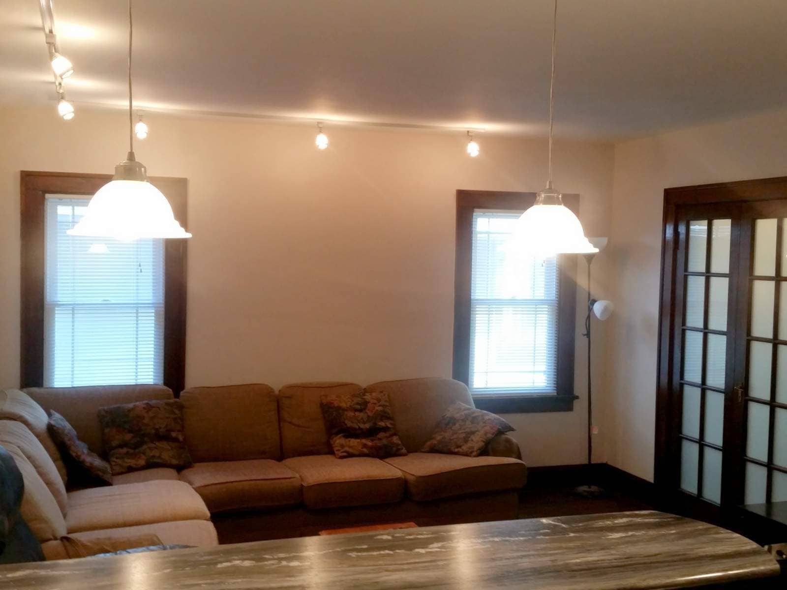 Living Rm - 936 Drake St