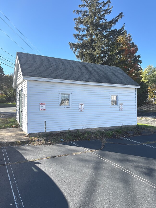 Building Photo - 470 New Britain Rd