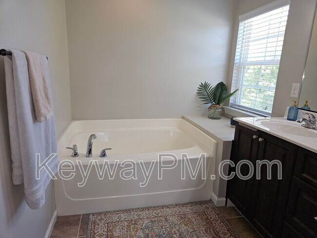 Building Photo - 905 Glenhaven Dr