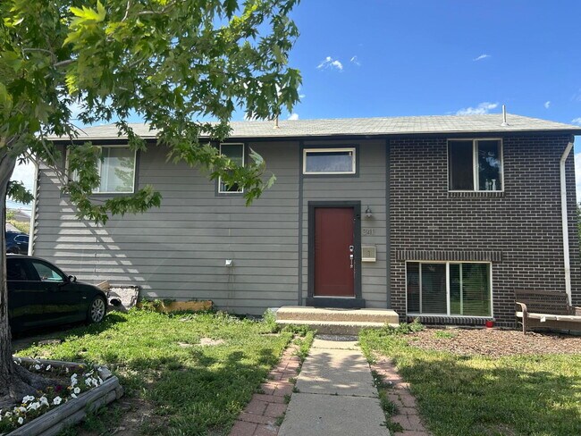 Primary Photo - Spacious Bi-Level Home with In-Law Suite a...