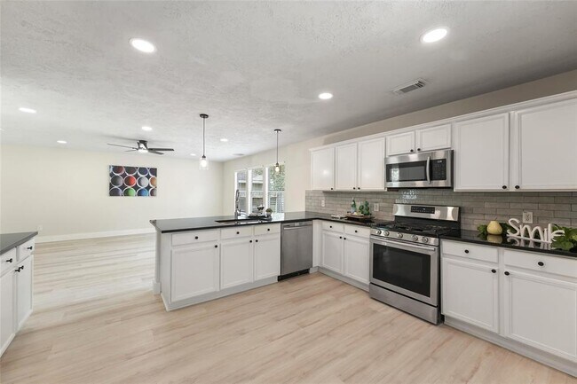 Building Photo - 203 N Vesper Bend Cir