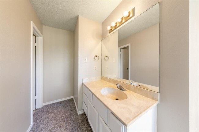 Building Photo - 2608 Gwendolyn Ln