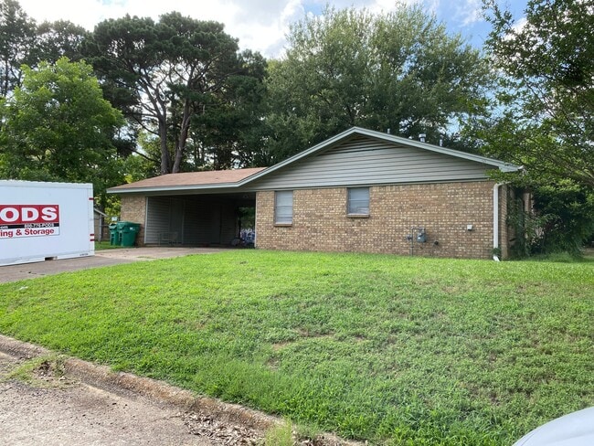 Building Photo - 43 Holly Ln