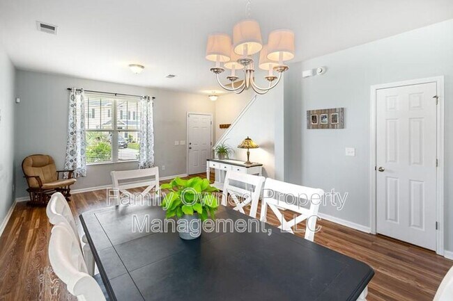 Building Photo - 159 Meadow Wood Rd