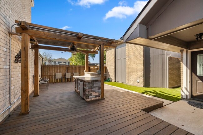 Building Photo - 8522 Scenic Green Dr