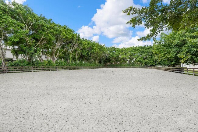 Building Photo - 14492 Equestrian Way