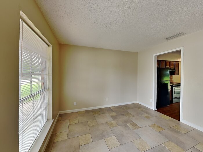 Building Photo - 1233 Saturn Dr