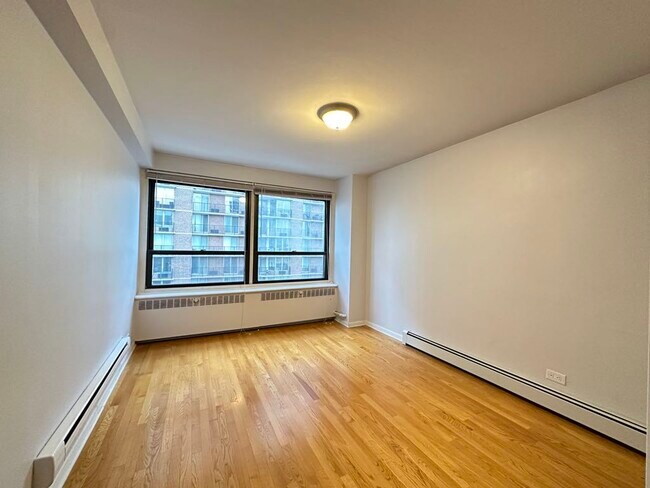 Building Photo - 4180 N Marine Dr