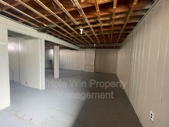 Building Photo - 6918 Etzel Ave