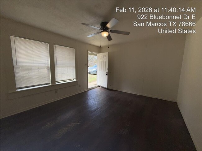 Building Photo - 920-922-922 Bluebonnet Dr E