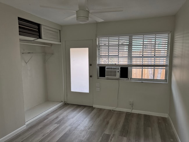 Building Photo - 217 SW 11th Ct