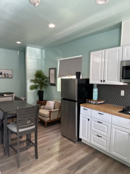 Building Photo - 303 E Park Ave