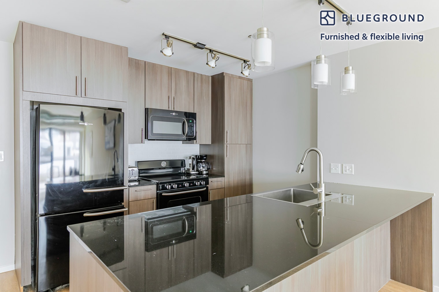 Building Photo - 211 W Scott St