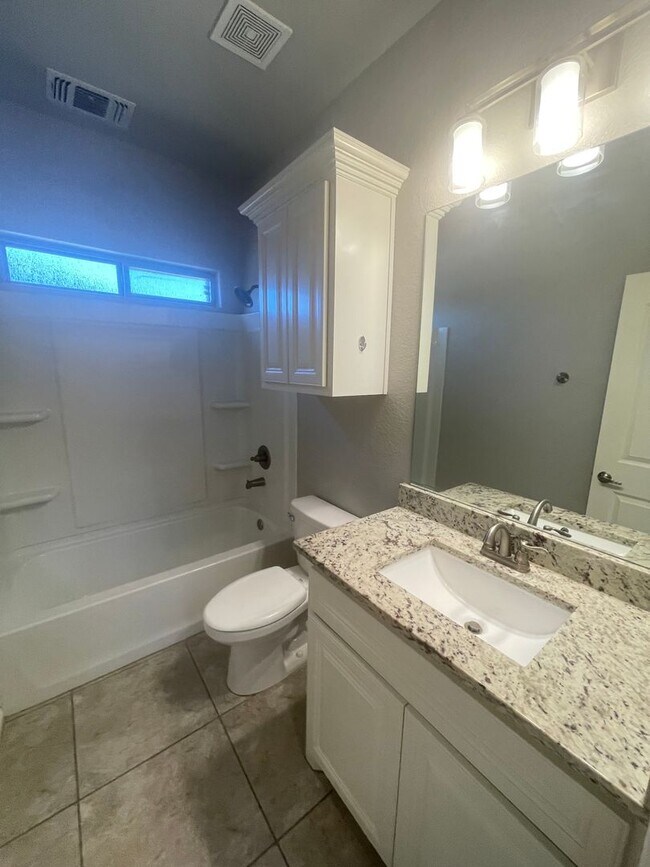 Building Photo - Beautiful Family Home – Perfect for Gatherings!