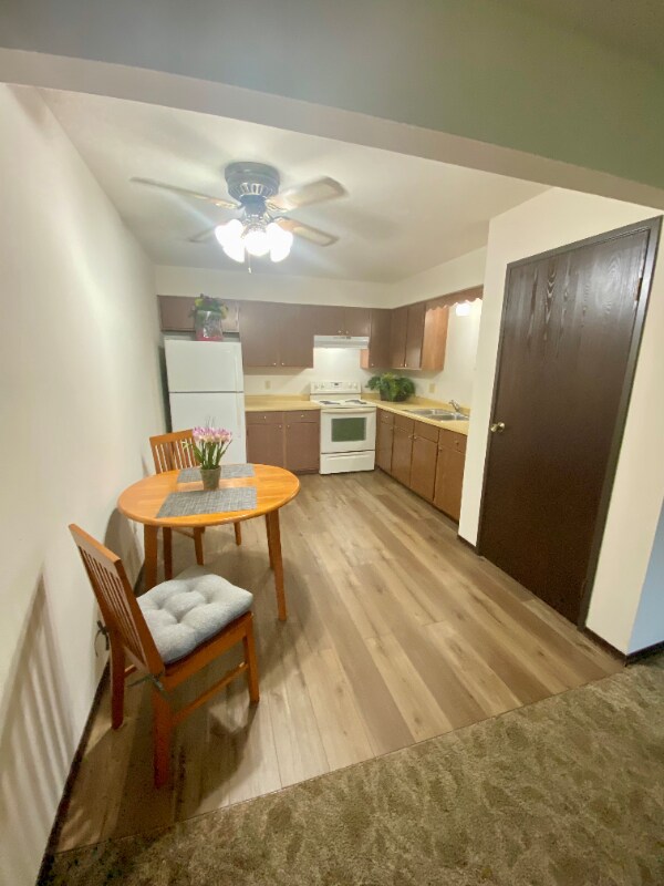 Building Photo - 1712 S 115 Ct