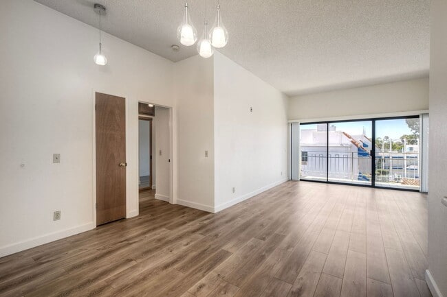 Building Photo - La Jolla Pines- Move In Special Top Level 2 Bed/2 Ba Available Now!!