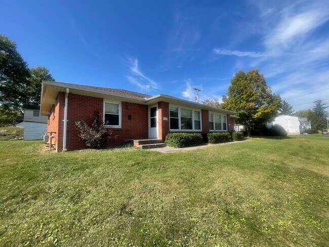 Building Photo - 462 Bartley Ave