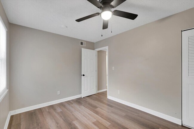 Building Photo - 9405 Bronzeridge Pl