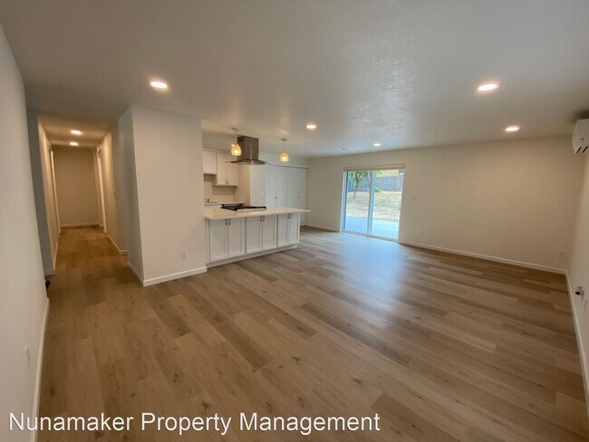 Building Photo - 3 br, 2 bath House - 822 Forest Ln