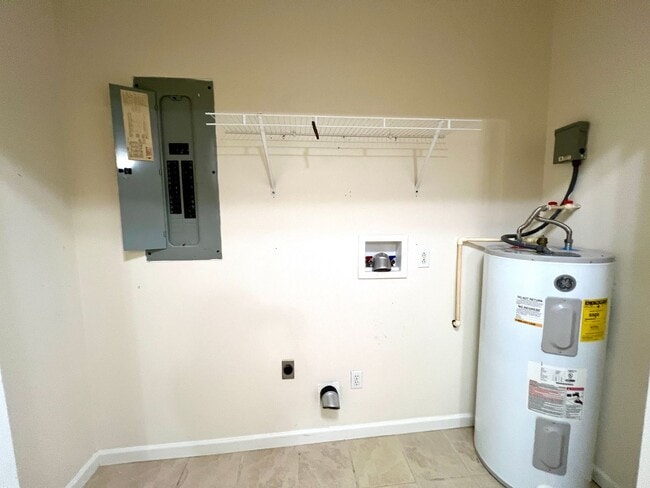 Building Photo - 3 bedroom close to Interstate in Kodak! On...