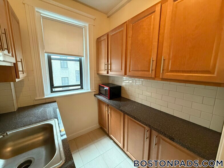 Building Photo - 1152 Commonwealth Ave