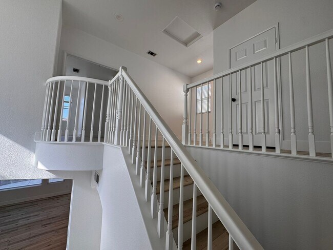 Building Photo - Stylish Renovated Home with Garage & Priva...