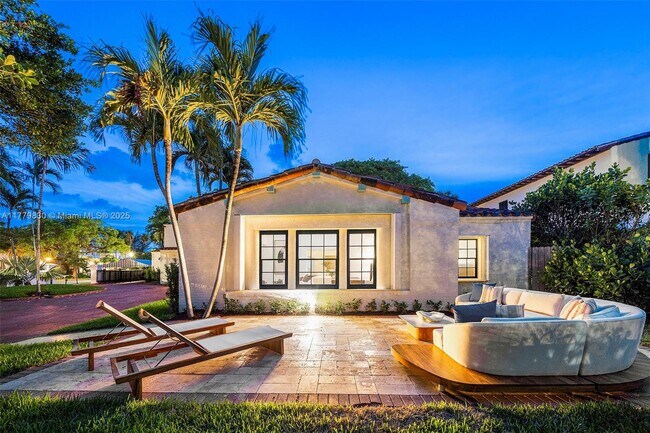 Building Photo - 3500 Flamingo Dr