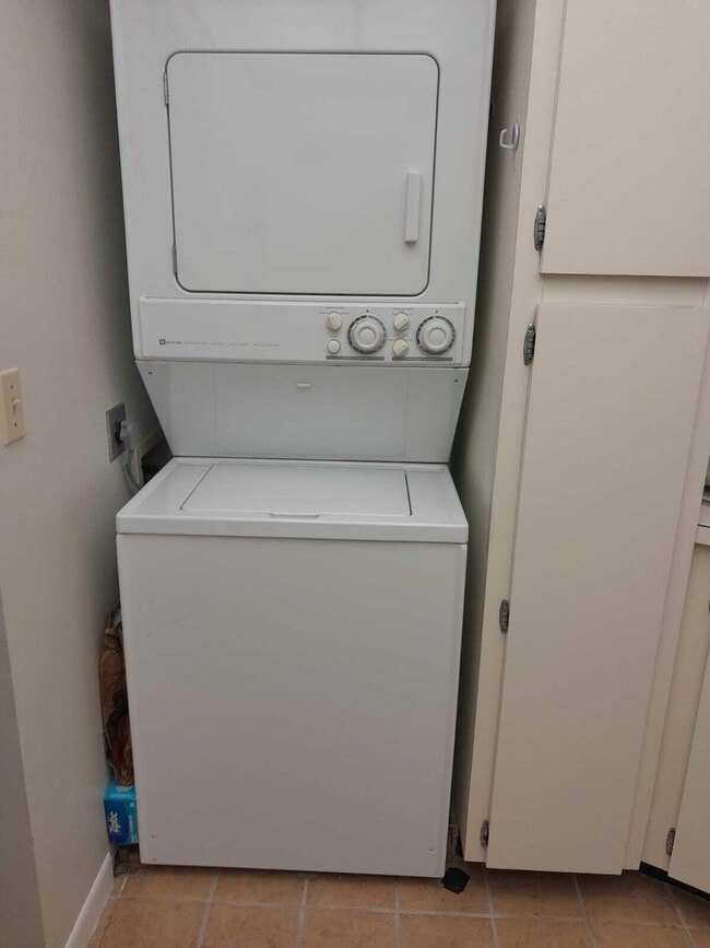 Building Photo - 1605 S US Hwy 1