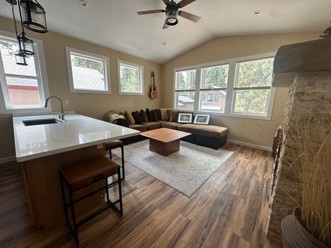 Building Photo - Luxury Over Garage ADU 1 Bedroom, 1 Bath