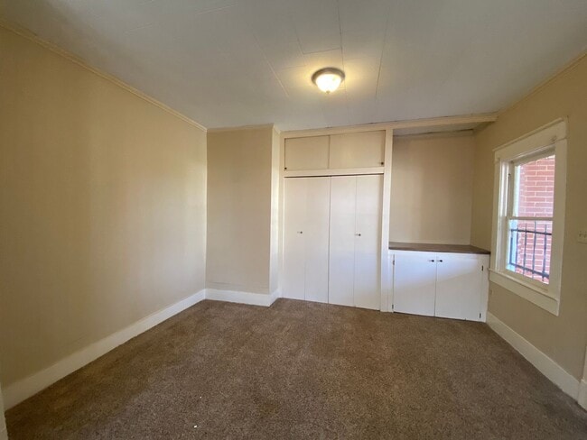 Building Photo - 105 W Cherry Ave