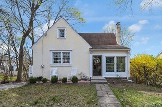 Building Photo - 15 N Henry St