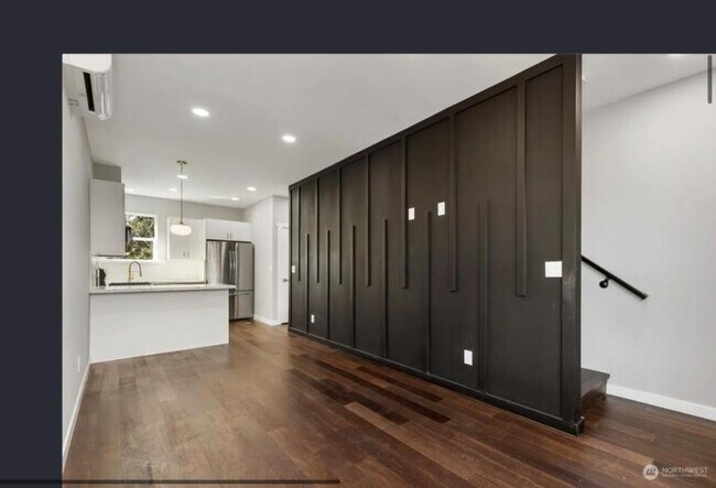Building Photo - 2 bedroom in Seattle WA 98106