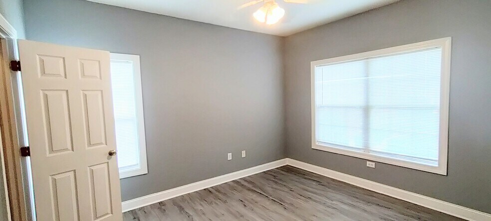 Bedroom 3 - view 1 - 2041 Silvercrest Drive