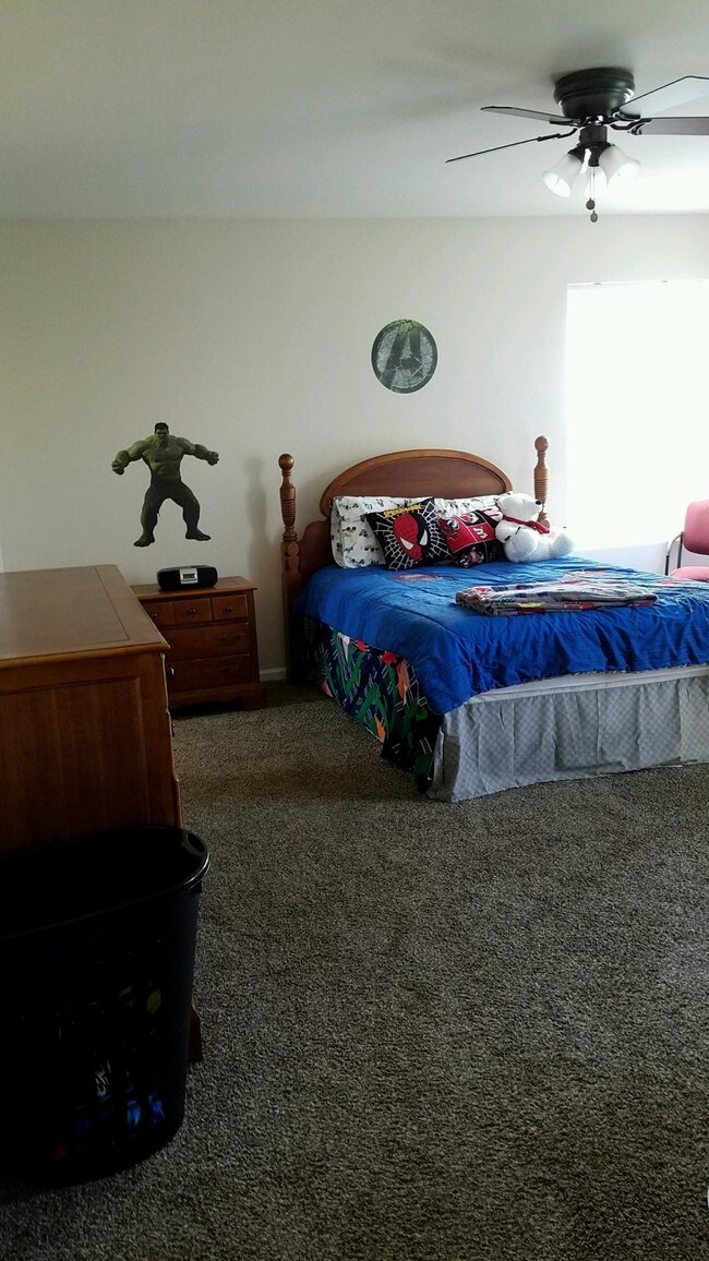 Building Photo - 1401 Millbrook Dr