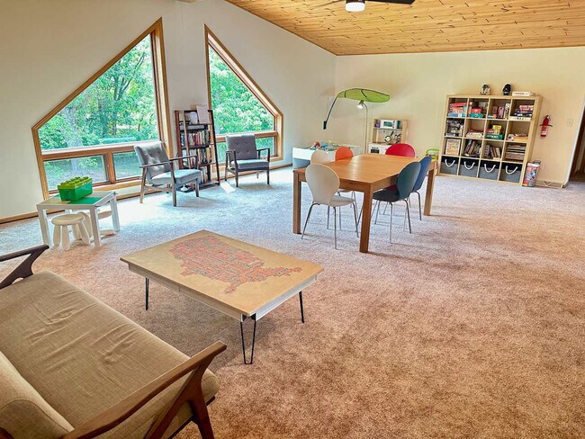 Building Photo - 222 Grouse Dr