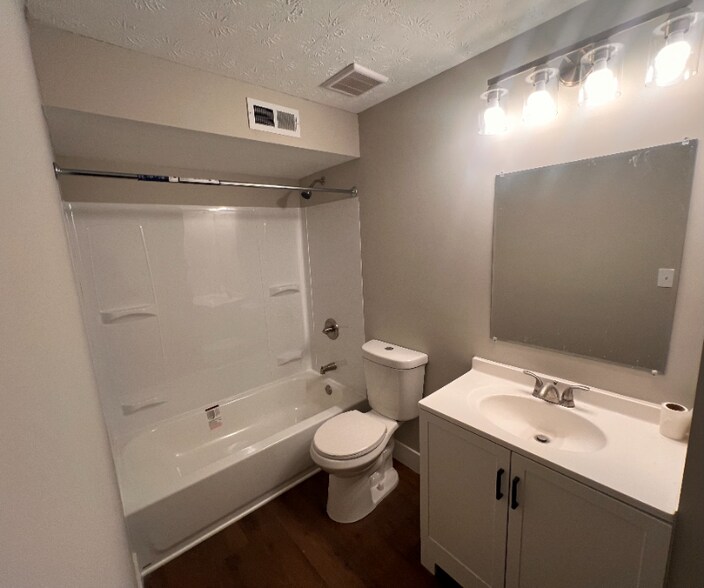 Building Photo - 110 Main St