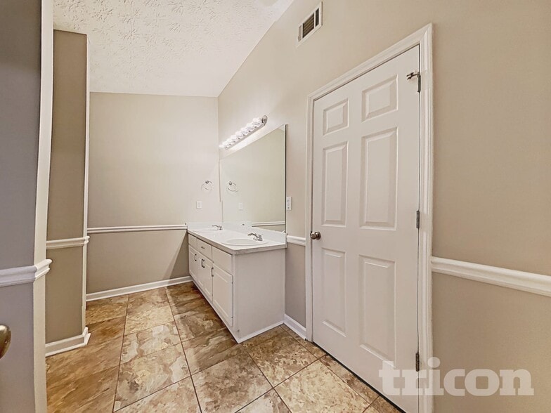 Building Photo - 35 Crooked Creek Dr