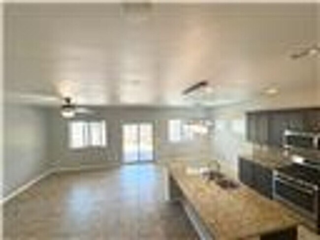 Building Photo - spacious 4 bedroom 2.5 bath home