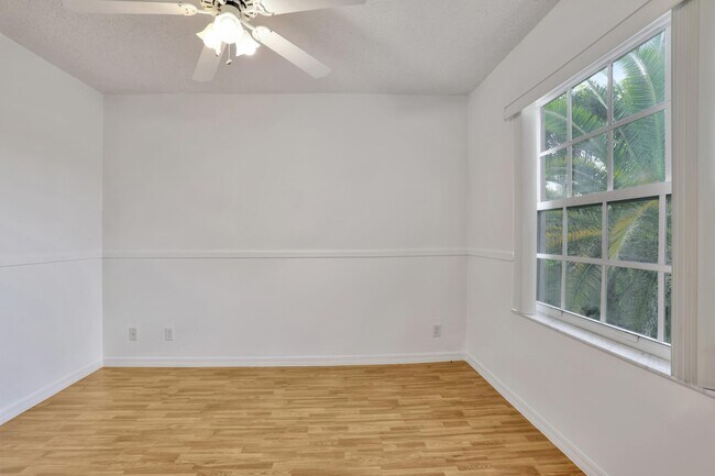 Building Photo - 4066 Cresent Creek St