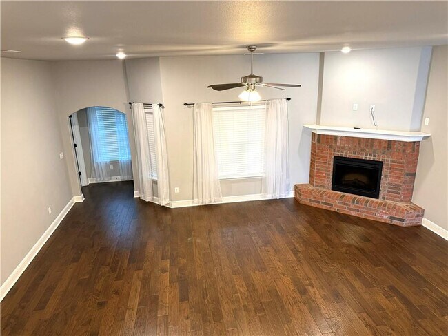 Building Photo - 4504 SW Plumley Ave