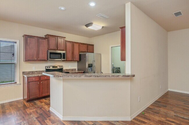 Building Photo - 646 Hunters Ridge Rd