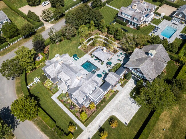 Building Photo - 3 Field Club Ln