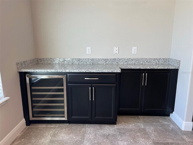 Building Photo - 2924 Lobelia Dr