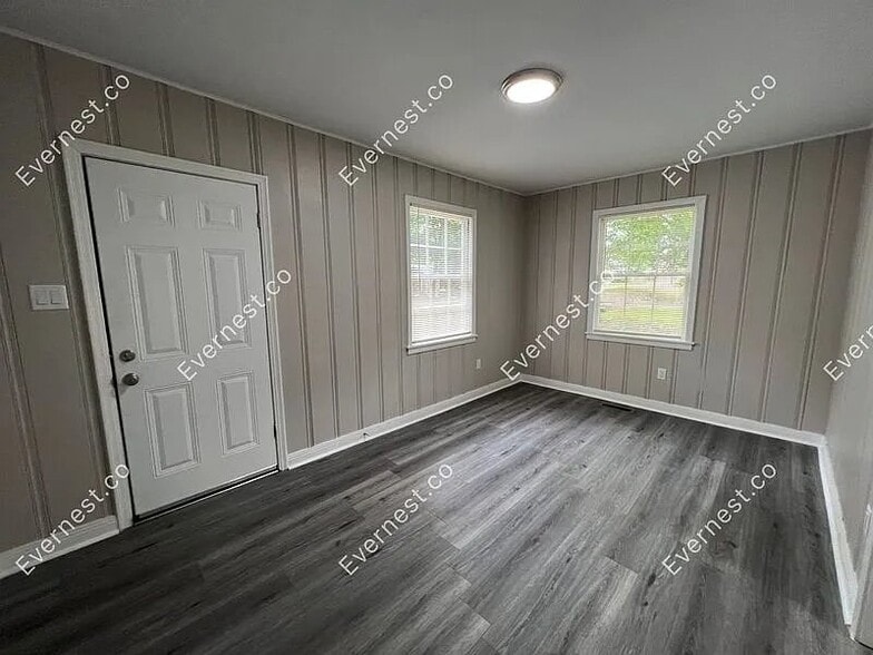 Building Photo - 1418 Division St