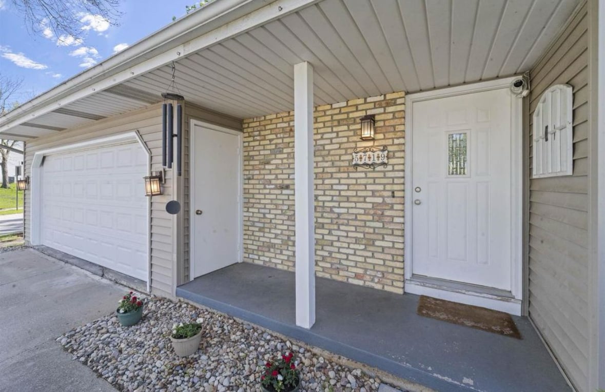 Building Photo - 5719 Highland Way
