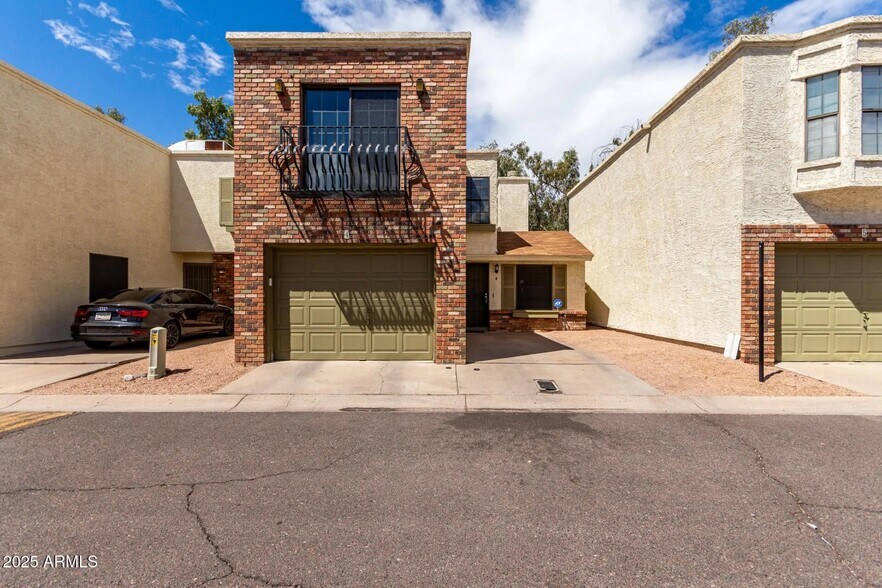 Building Photo - 820 W University Dr