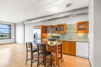 Building Photo - Modern Pearl District Condo – 1 Bedroom + ...